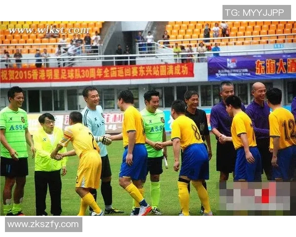 足球明星之间的深厚情谊与友谊赛场外的温暖瞬间 足球明星之间的深厚情谊与友谊赛场外的温暖瞬间